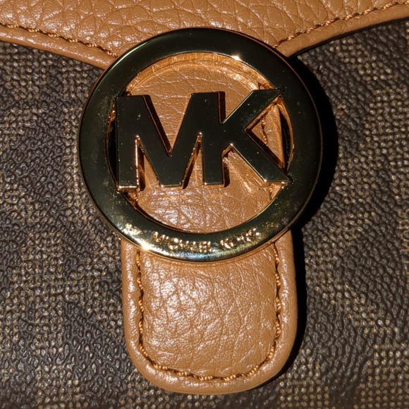 *New*Michael Kors Monogram Black & Tan Leather Crossbody Purse - Picture 6 of 16